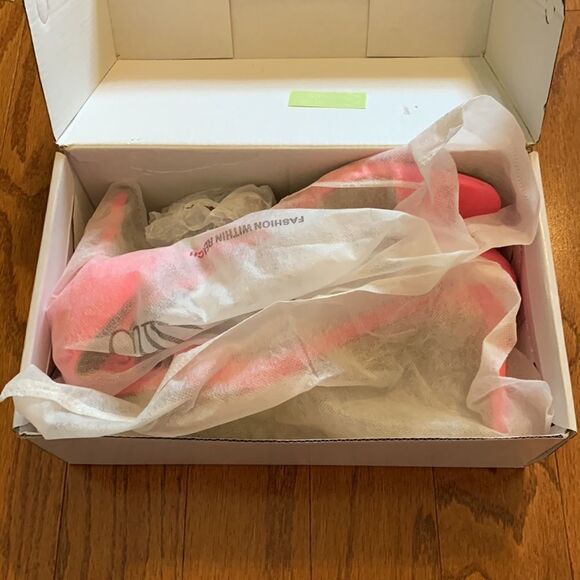 Dream Pairs size 11 neon pink heels New in box - Picture 9 of 10